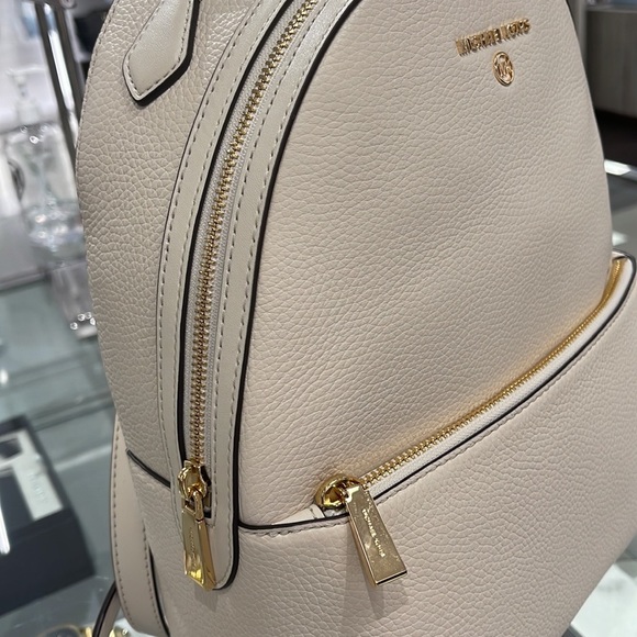Michael Kors Women's Valerie Medium Pebbled Leather Backpack
Light Cream 
NWT - Picture 14 of 16